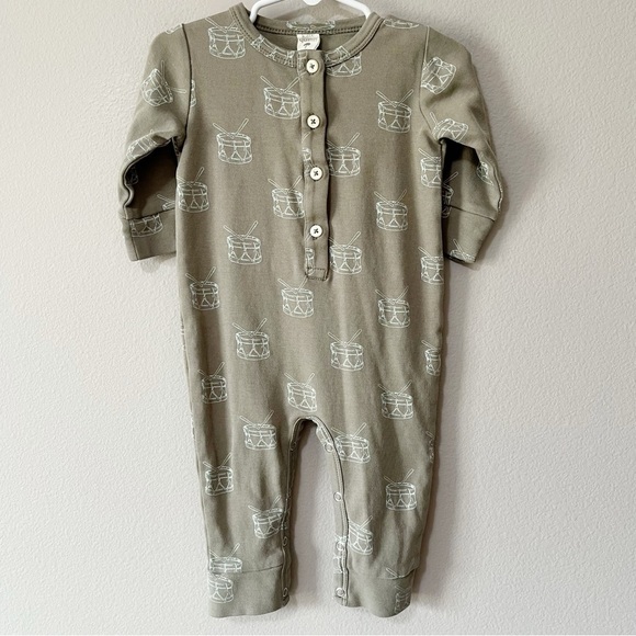 Kate Quinn Infant Size 12-18 Months Footless Long Sleeve Jumpsuit Drum Print - Picture 1 of 6